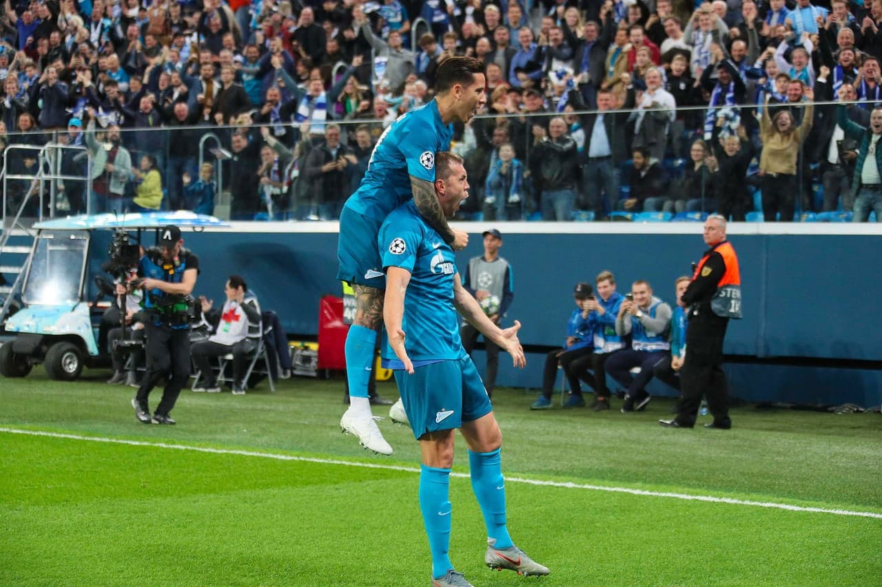 Zenit derrotó en casa 3-1 a Benfica. Dzyuba (21’) abrió la cuenta para los locales. Rubén Dias (70’) con autogol puso el encuentro 2-0.