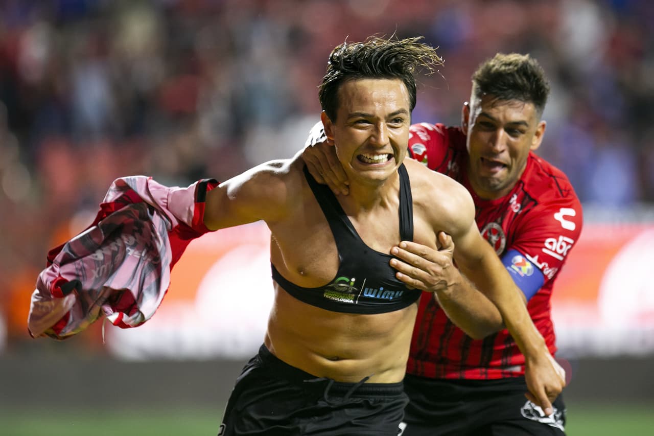 Con goles de Velázquez, Balanta y 'Cubo' Torres, Xolos remontó de último minuto para arrebatarle los tres puntos a Cruz Azul. Aguilar y Yotún anotaron para La Máquina.