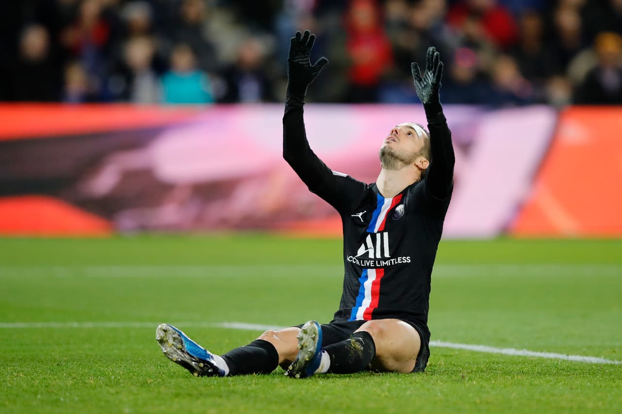 Francia prohíbe deportes de equipo; Ligue 1 al borde de la cancelación