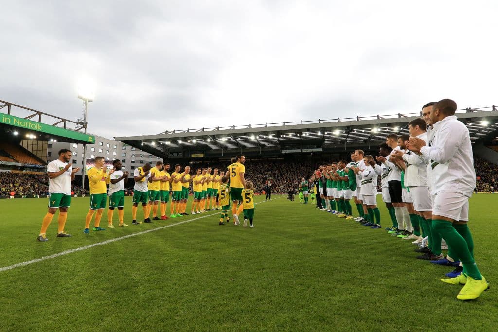 Así festejaron los futbolistas, aficionados, y todos los involucrados con el Norwich City en el desfile realizado en la ciudad de Norwich, en Norfolk, Inglaterra, donde celebraron el título obtenido en The Championship y su regreso a la Premier League para 2019-20. Incluso jugaron en el estadio Carrow Road un interescuadras para deleitar a la afición.