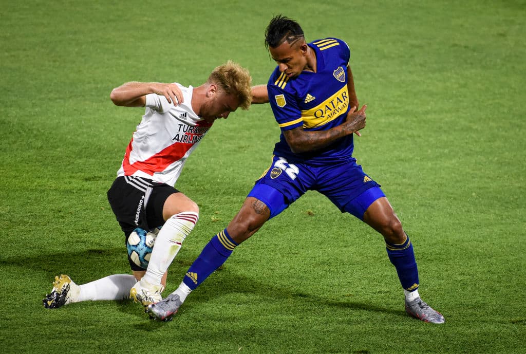 Con goles de Ramón Ábila y Sebastián Villa para Boca y gole de Federico Girotti y Rafael Santos Borré para River, el clásico argentino termina 2-2 en la Copa Diego Armando Maradona.