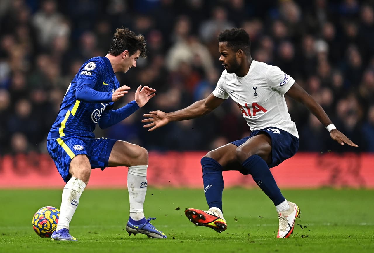 Los Blues se impusieron sobre el Tottenham en Stamford Bridge con las anotaciones de Hakim Ziyech y Thiago Silva.