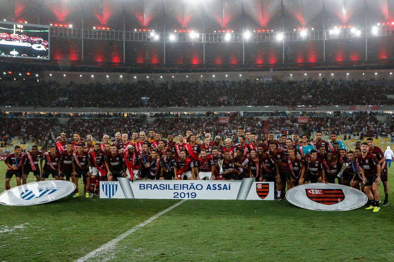 <b>1.- FLAMENGO | Total: 30,300,000 millones de seguidores</b>
<br>Facebook: 12,000,000 millones de seguidores
<br>Instagram: 8,300,000 millones de seguidores
<br>Twitter: 6,600,000 millones de seguidores
<br>YouTube: 3,400,000 millones de seguidores