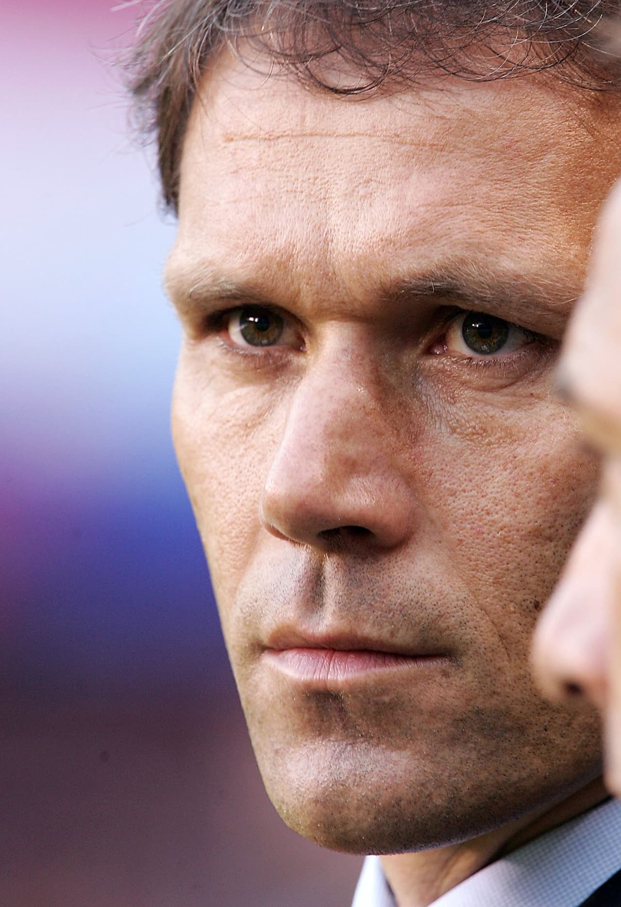 Sufría la presión de su carrera como jugador, era devorado por su propio éxito. Pero Holanda fue eliminada fácilmente en el Mundial 2006 y la Euro 2008.