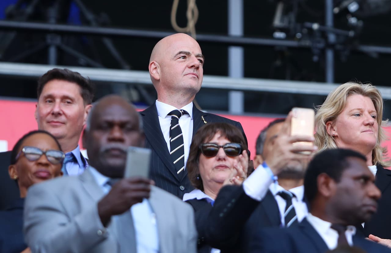 En el palco del escenario estaba presente el presidente de la FIFA, Gianni Infantino, pendiente de lo que sucedería.