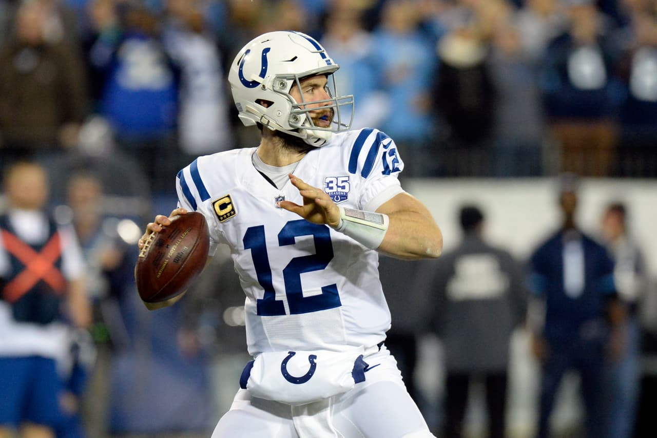 Todo marchaba bien para Andrew Luck con sus dos pases de anotación, pero un error suyo puso a los Titans en el marcador.