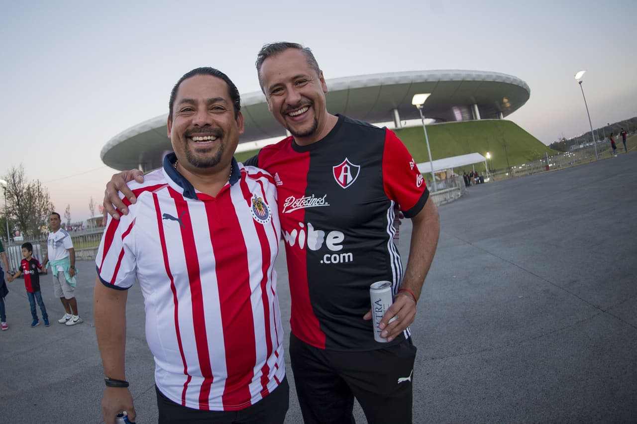 Los fanáticos de Chivas y Atlas disfrutan la fiesta previa al Clásico Tapatío por la Jornada 7 del Clausura 2019 de la Liga MX.