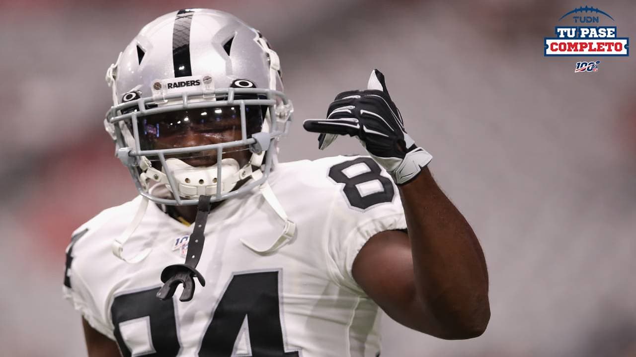 El controversial receptor de los Oakland Raiders deja de lado el tema del casco, pero está molesto por afrontar una multa interna.