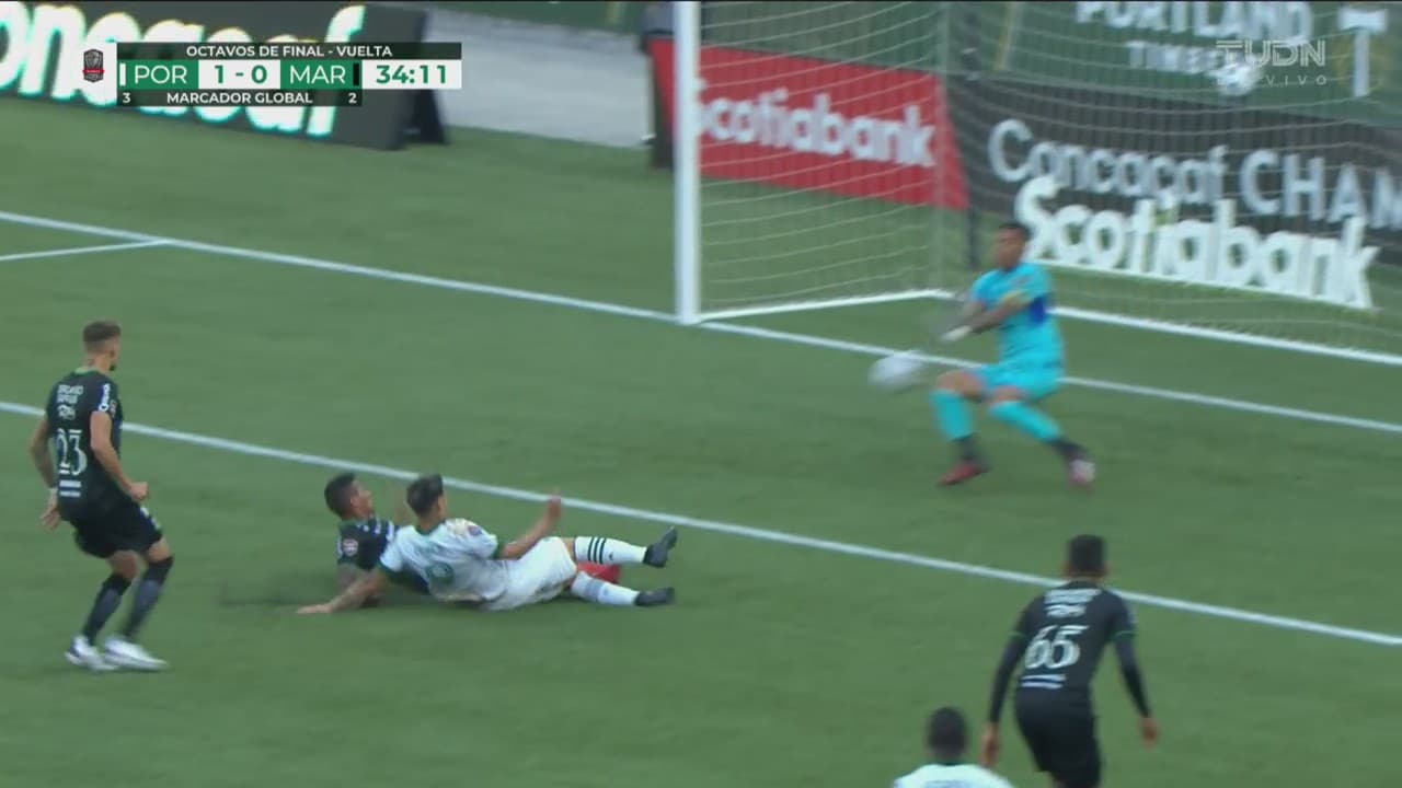 ¡Se salva Marathón! Denovan Torres le quita el gol a Felipe Mora