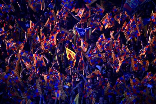Los aficionados al fútbol pintaron el Olympiastadion de Berlín para alentrar a blaugrana y biaonconeros en la pelea por llevarse el trofeo de la Champions.