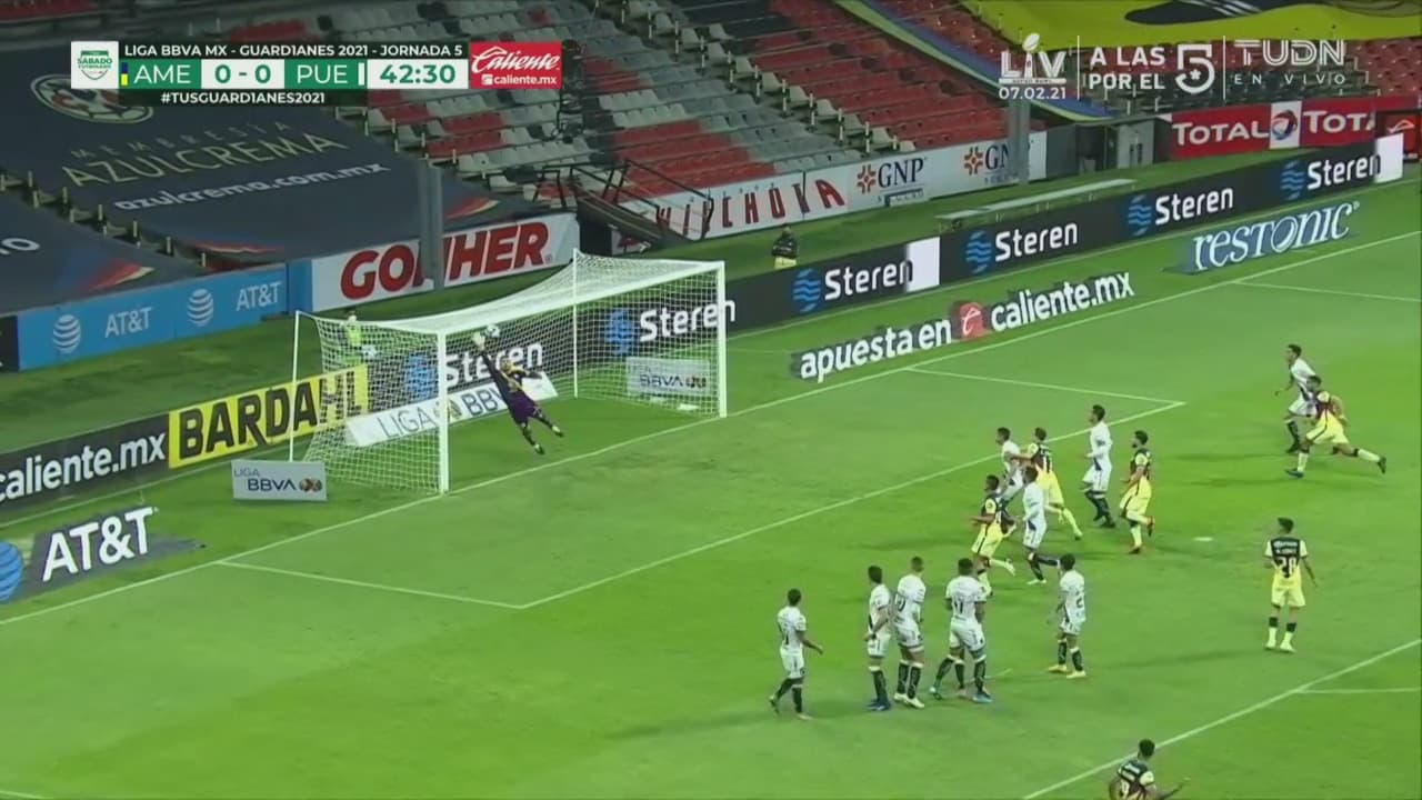 ¡Espectacular! Antony Silva se luce debajo de los postes ante América