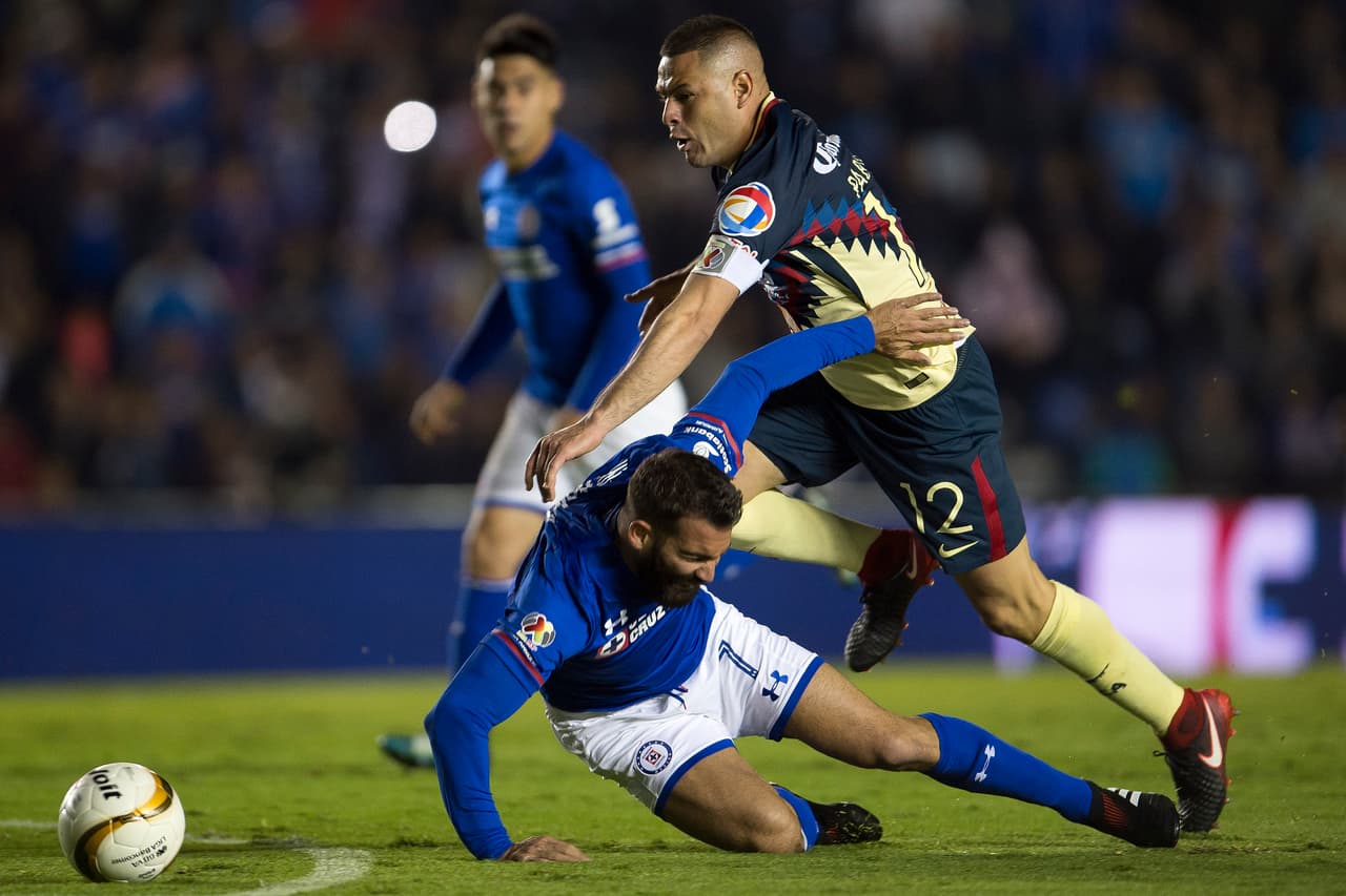 Desde ese momento, Cruz Azul tomó el control del juego mientras que el América luchó por mantener el empate en el marcador.