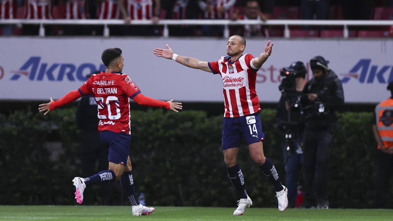 ¡Gol de Chicharito! La figura de Chivas se estrena ante Puebla