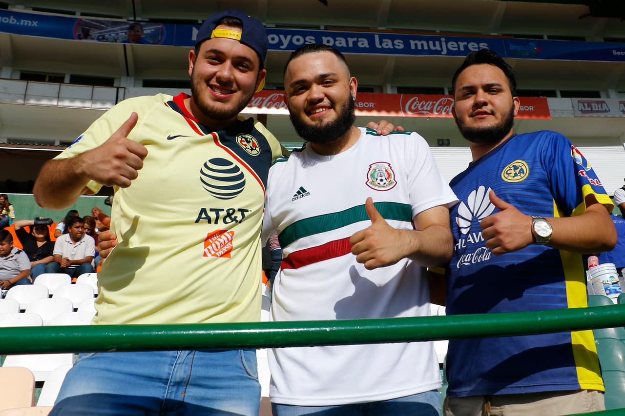 La afición azulcrema se hizo presente en el estadio del Bajío en buen número aunque al final se fue decepcionada por el accionar de su equipo. (Imago 7)