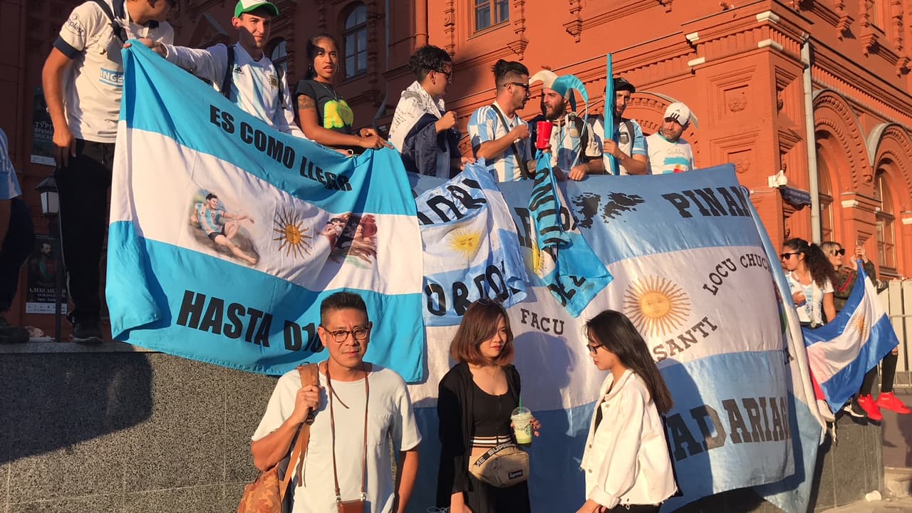 Las banderas que hoy se ven en las calles, de todos los tamaños y con todo tipo de mensajes, seguramente estarán presentes mañana en el estadio.