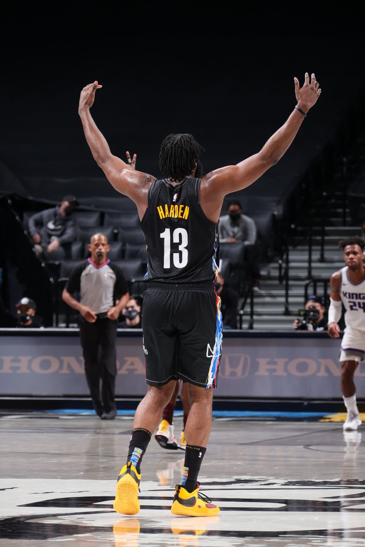 Nets amplían racha ganadora a siete partidos con James Harden encendido