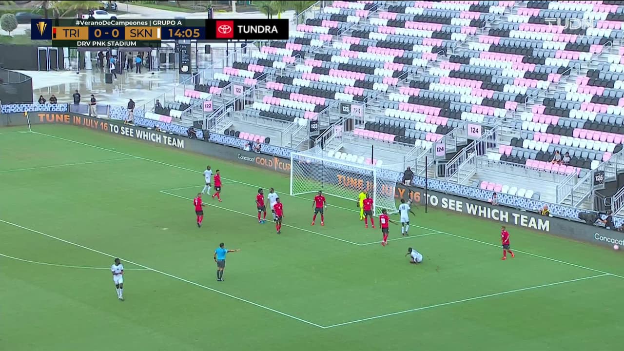 ¡TIRO ATAJADO! disparo por Omari Sterling-James.