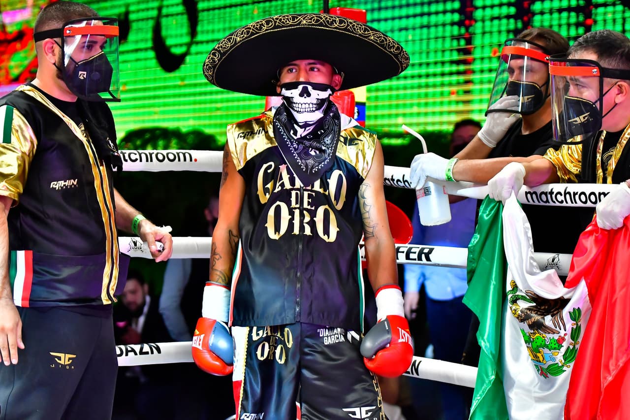 El nicaragüense retuvo el título Supermosca de la Asociación Mundial de Boxeo por decisión unánime. Con tarjetas de 118-110, 116-112 y 117-111, el retador hizo un combate serio, pero no le alcanzó.