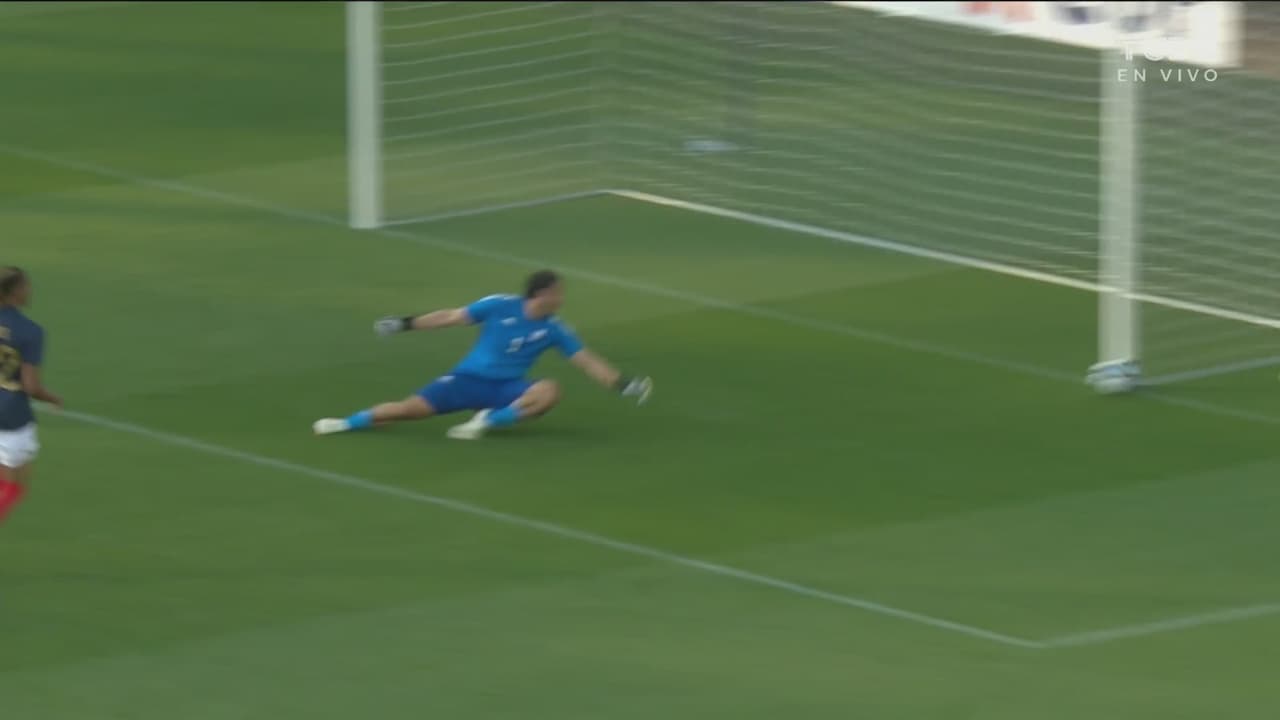 ¡Le faltaron milímetros! Olise por poco hace el segundo para Francia