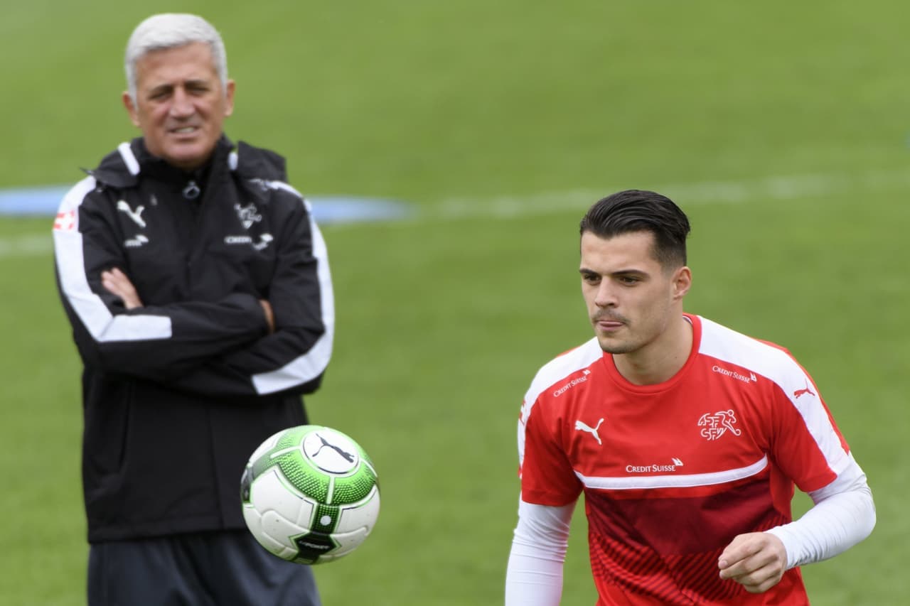Granit Xhaqa (Arsenal F.C.) - Este sábado el equipo de Suiza jugará por la eliminatoria a Rusia 2018 con Letonia y luego disputará un amistoso con Bielorusia.