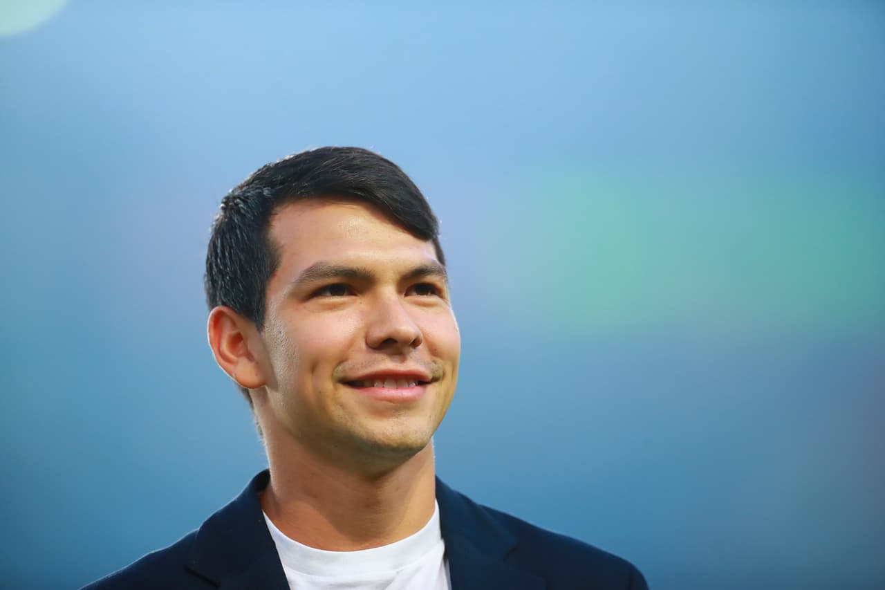 ¡No lo dejaban salir! 'Chucky' Lozano es tratado como ídolo por afición del Napoli