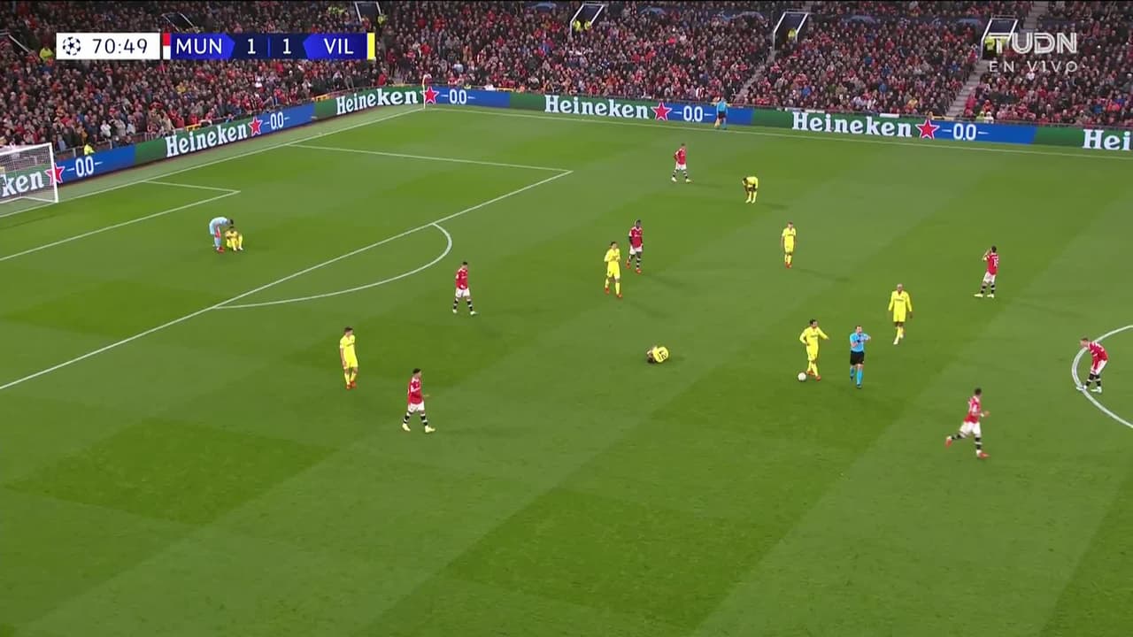 ¡TIRO ATAJADO! disparo por Mason Greenwood.