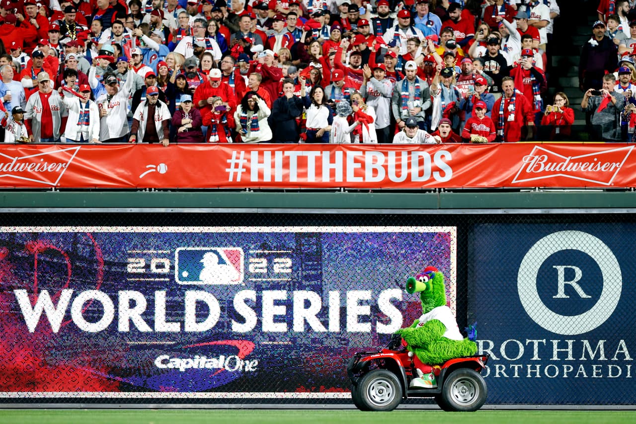 Philadelphia Phillies se llevó el tercer juego de la Serie Mundial para tomar ventaja de 2-1 sobre Houston Astros, que tuvo a José Urquidy en la lomita.