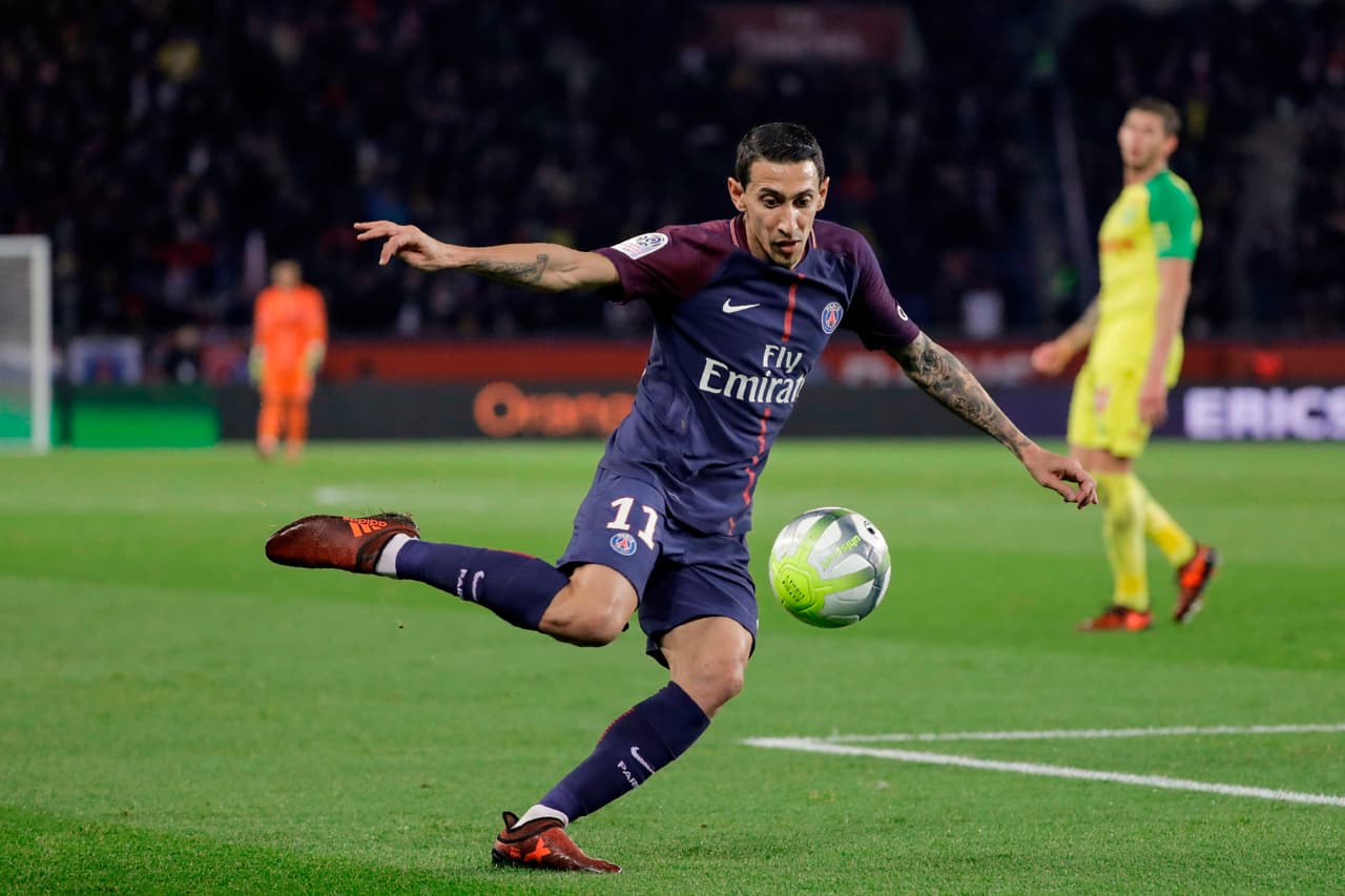 Sin dejarlo reaccionar del primer golpe, el argentino Ángel Di María puso el 2-0 al minuto 42 del primer tiempo, con lo que la ventaja estaba asegurada para el descanso.