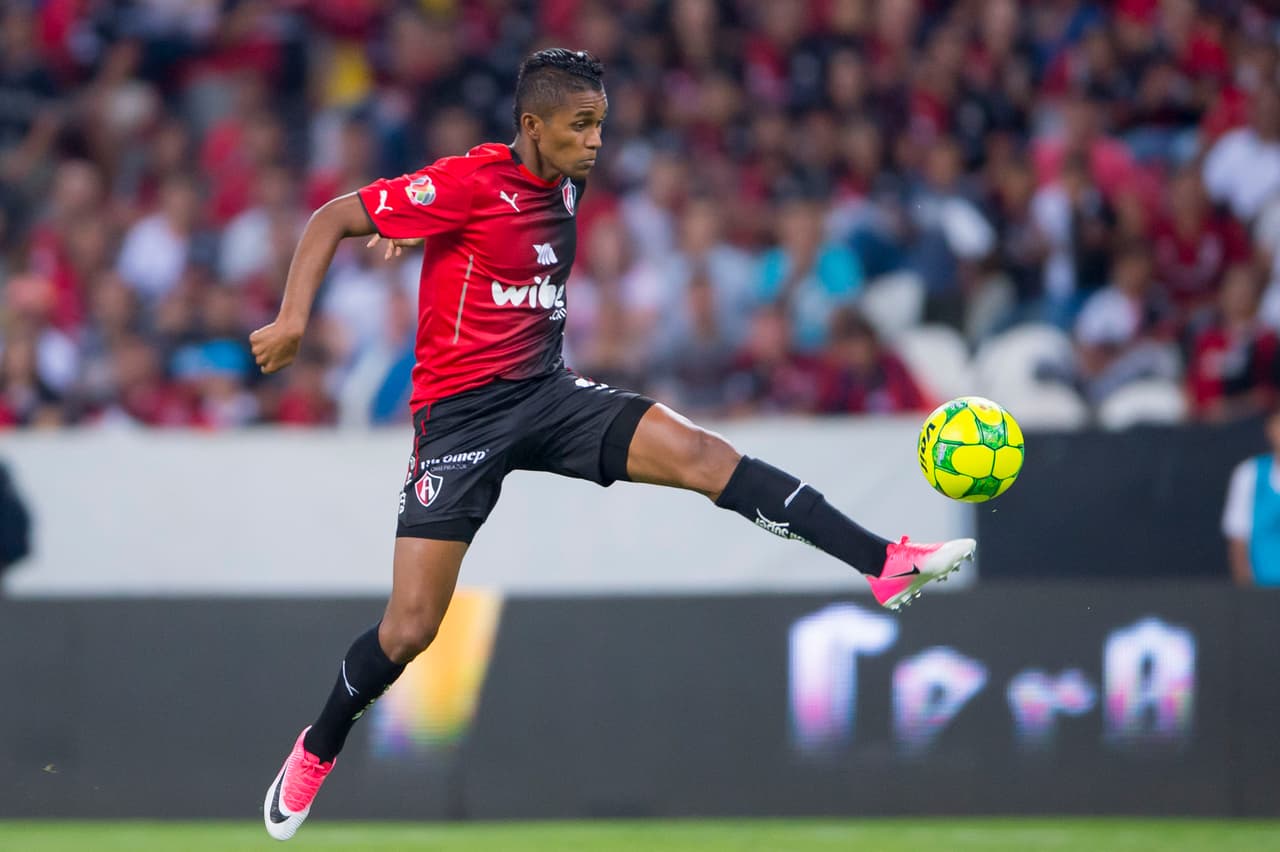 El 'Fideo' Fidel Martínez va por su quinto equipo en la Liga MX. Aunque su producción goleadora ha bajado, sigue siendo un hombre de respeto, por lo que los 'Rayados' lo estarían sondeando para llevarlo a su plantel.