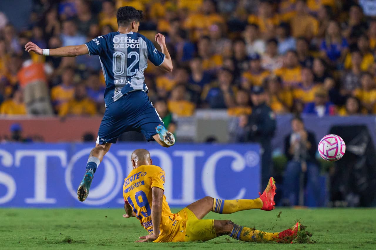 Tigres derrotó a Pachuca con un penal rigorista de André-Pierre Gignac en los últimos minutos del segundo tiempo para dar el primer golpe en la serie de Cuartos de Final que se definirá este domingo en el Estadio Hidalgo.