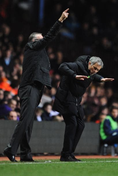 El Portugués José Mourinho volvió a dar su espectáculo aparte en el partido entre Chelsea y Aston Villa, pero esta vez terminó en las gradas.