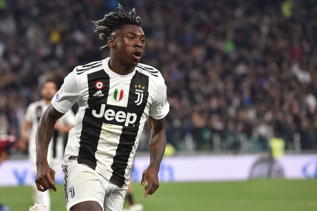 La Juventus y el Everton cerraron un acuerdo por el traspaso de Moise Kean. Pese a que por momentos parecía enfriarse la operación, la oferta de 40 millones de euros final del Everton satisfizo los intereses de los bianconeri. Según Corriere dello Sport, el italiano Kean viajará el miércoles a Liverpool para el reconocimiento médico y firmar.