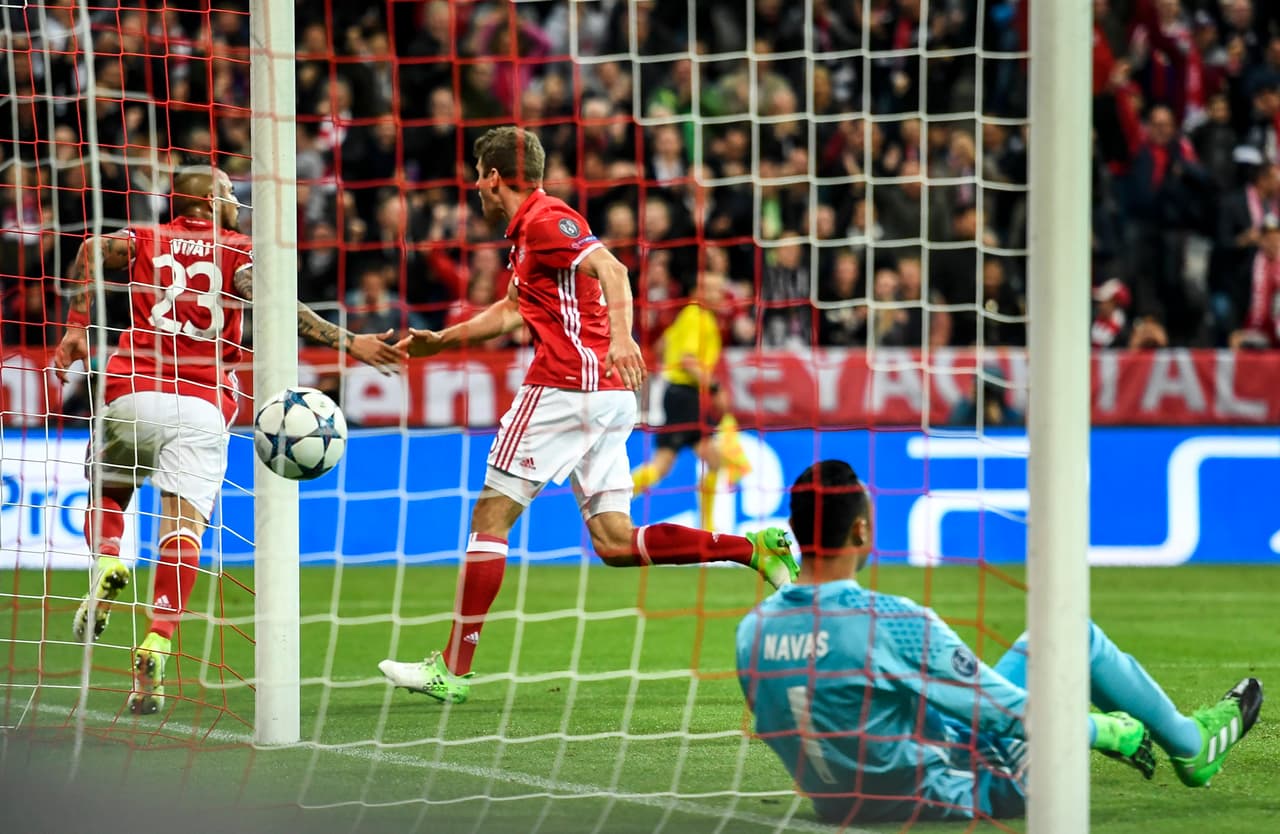 Al minuto 25, el gol del equipo alemán le daba un alivio importante al que es uno de los locales más fuertes del fútbol europeo.