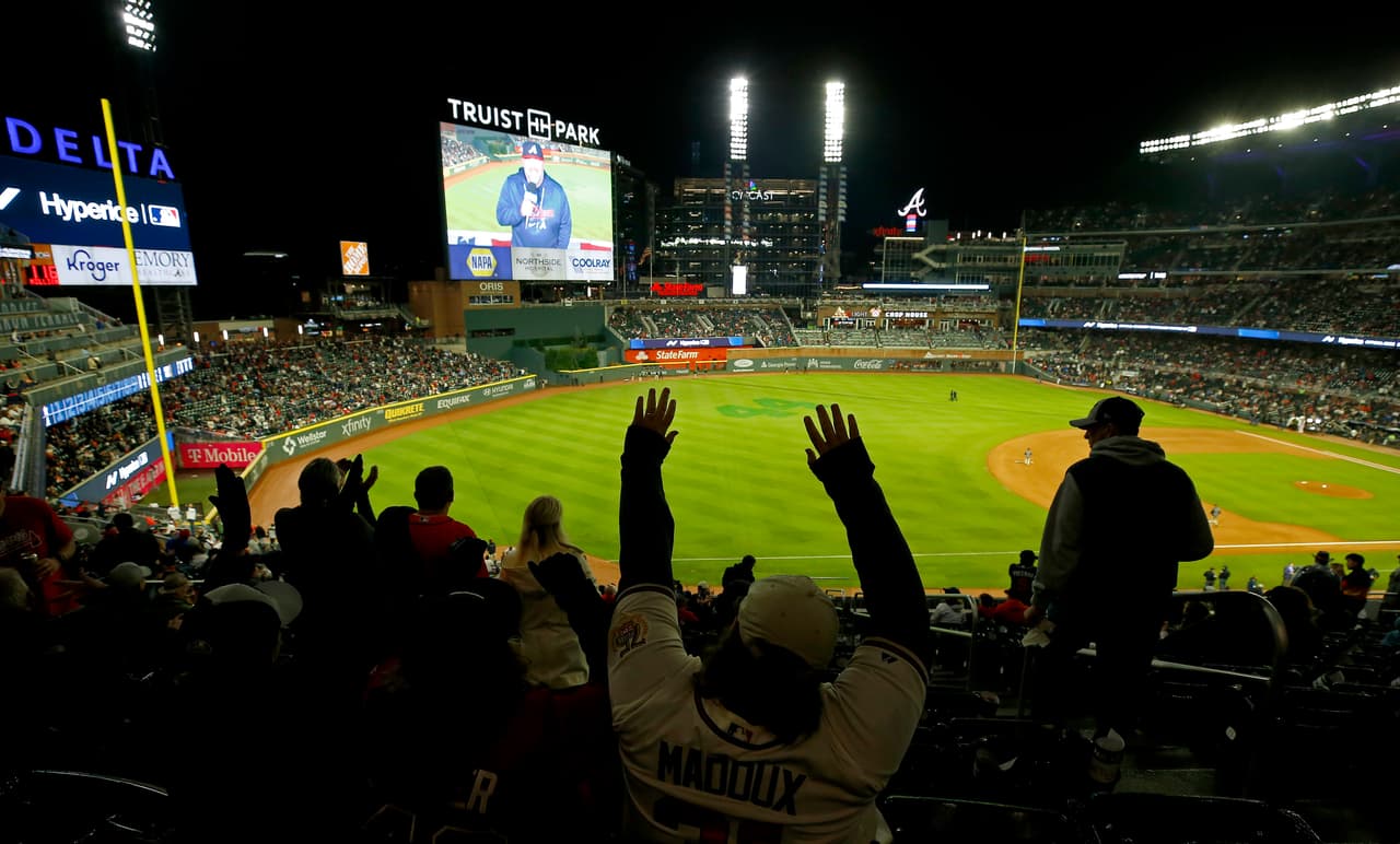 Con la presencia del expresidente, Donald Trump en el Truist Park, los Atlanta Braves remontaron dos carreras de Altuve y con los batazos de Rosario, Swanson y Soler se pusieron a un triunfo de conseguir el título 2021 de la Serie Mundial.