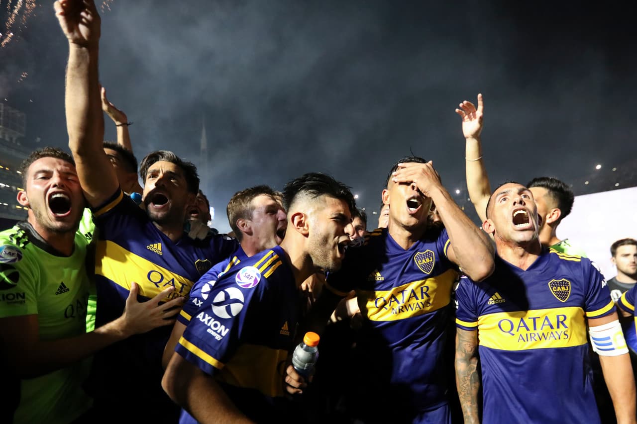 La afición se volvió loca, en La Bombonera, celebrando.