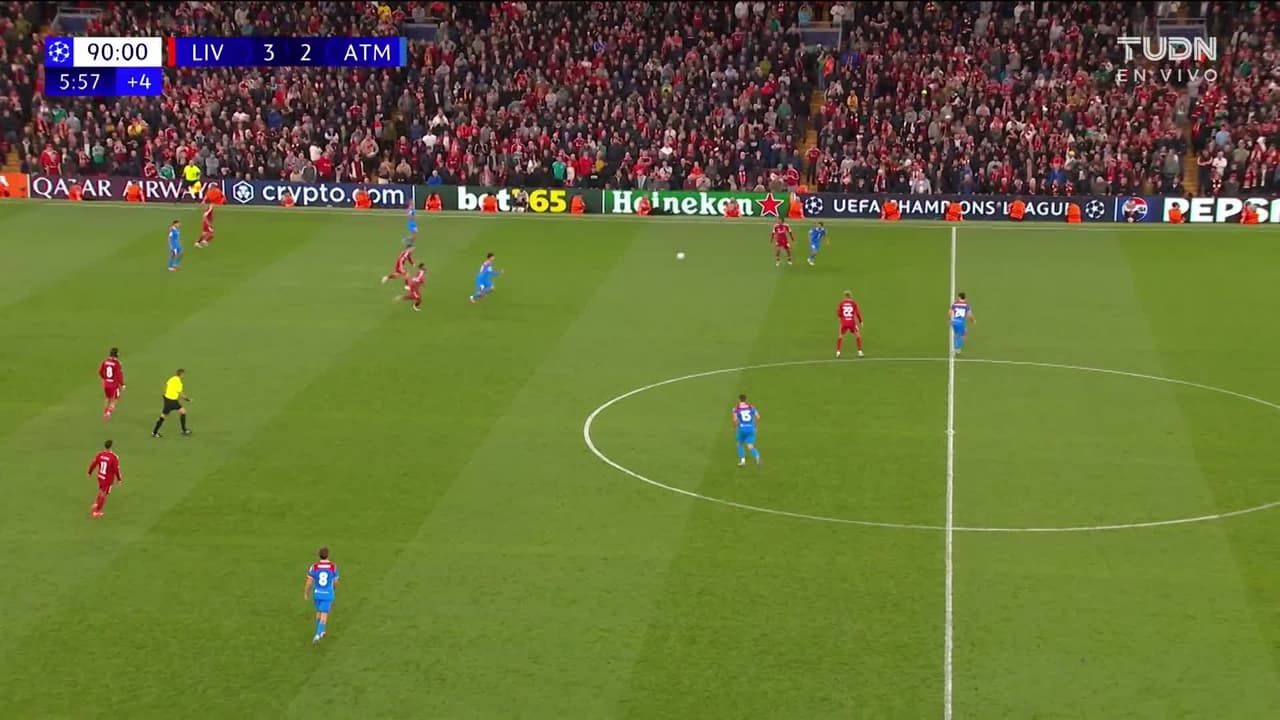 ¡TIRO ATAJADO! disparo por Alexander Sørloth.