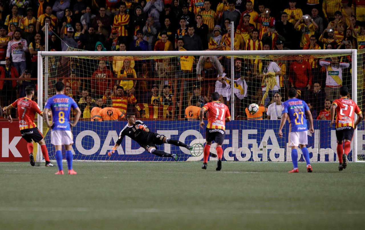 Sin embargo, la insistencia de Herediano le dio un penalti a favor que González saldó como descuento al minuto 45 del segundo tiempo.