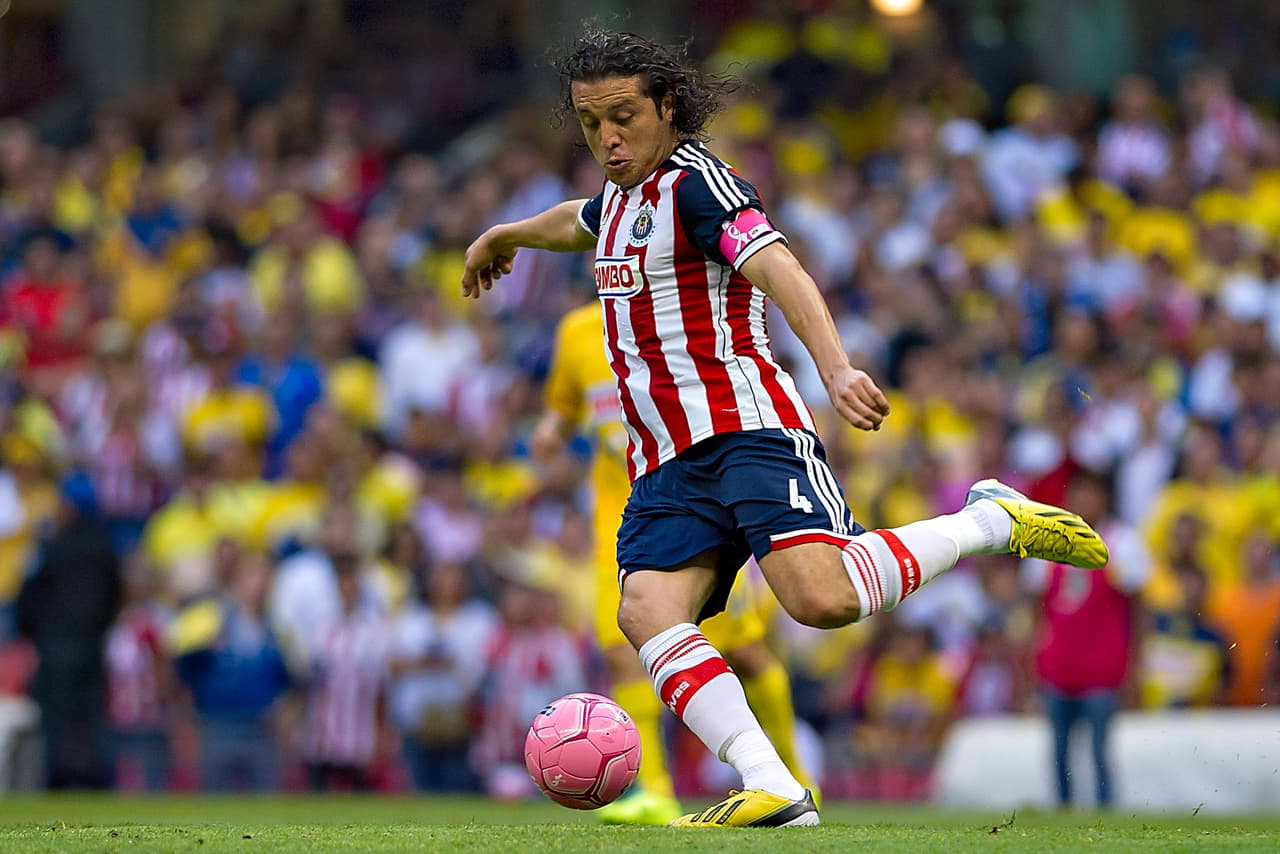 Los defensores también marcan en Chivas, Héctor Reynoso se encuentra en el #10 con 26 goles marcados.