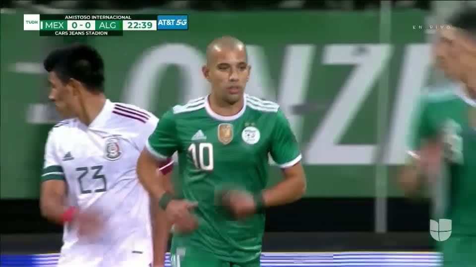 Tiro desviado de Sofiane Feghouli