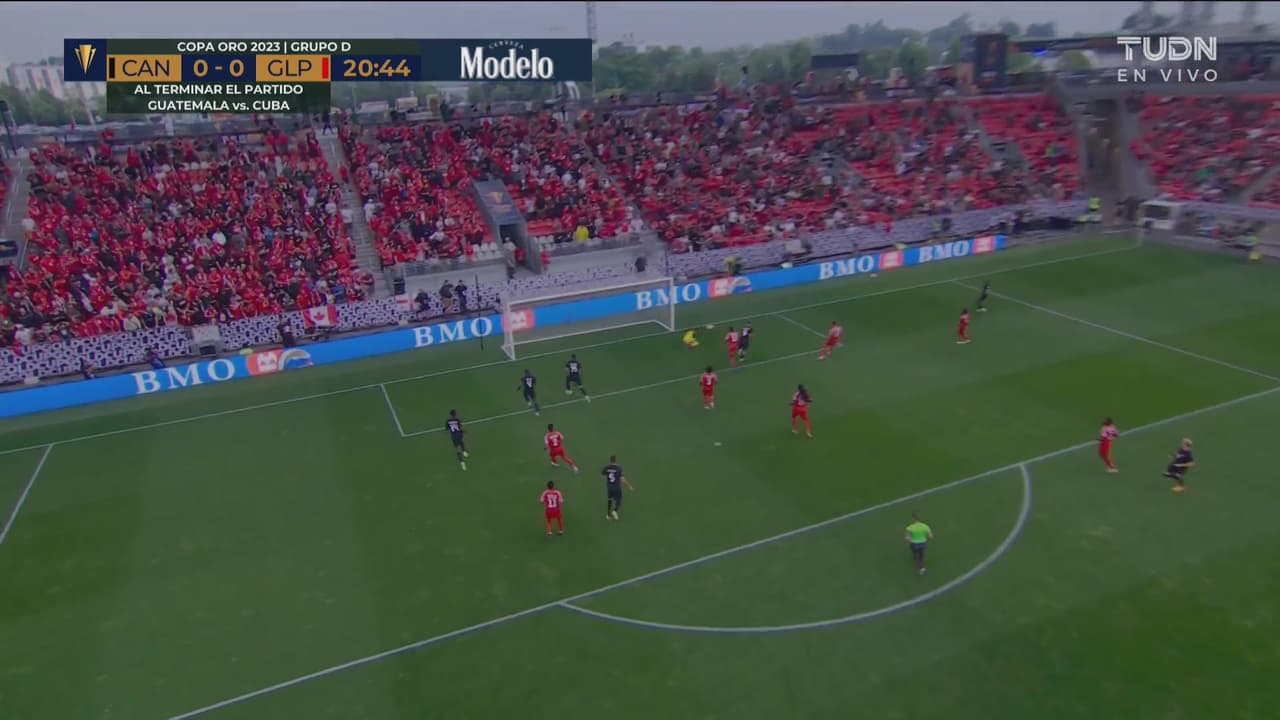 Canadá cerca de abrir el marcador con una jugada de laboratorio