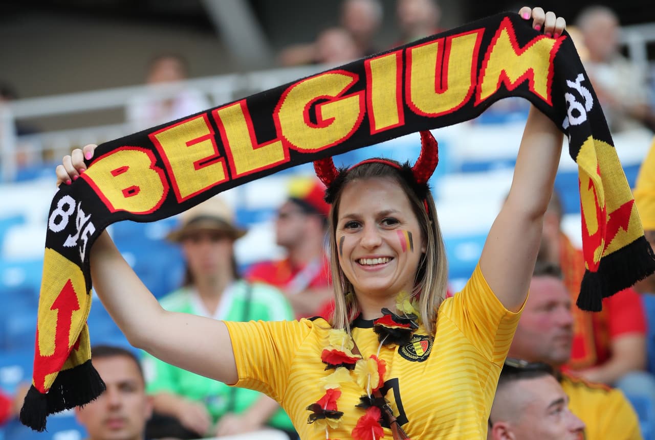 Kaliningrad (Russian Federation), 28/06/2018.- A supporter of Belgium before the FIFA World Cup 2018 group G preliminary round soccer match between England and Belgium in Kaliningrad, Russia, 28 June 2018. (RESTRICTIONS APPLY: Editorial Use Only, not used in association with any commercial entity - Images must not be used in any form of alert service or push service of any kind including via mobile alert services, downloads to mobile devices or MMS messaging - Images must appear as still images and must not emulate match action video footage - No alteration is made to, and no text or image is superimposed over, any published image which: (a) intentionally obscures or removes a sponsor identification image; or (b) adds or overlays the commercial identification of any third party which is not officially associated with the FIFA World Cup) (Mundial de Fútbol, Bélgica, Kaliningrado, Inglaterra, Rusia) EFE/EPA/MARTIN DIVISEK EDITORIAL USE ONLY