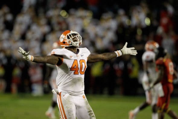 Alas defensivas: 3. Andre Branch, Clemson - Altura: 1.96 m - Peso: 118 kg