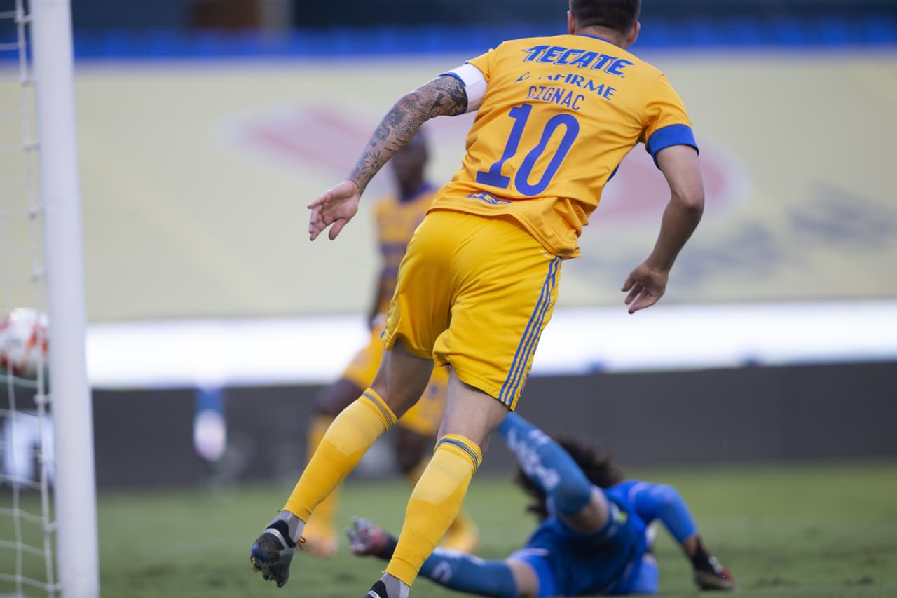 A los 14’ del juego, André-Pierre Gignac provocó el autogol de Acevedo.