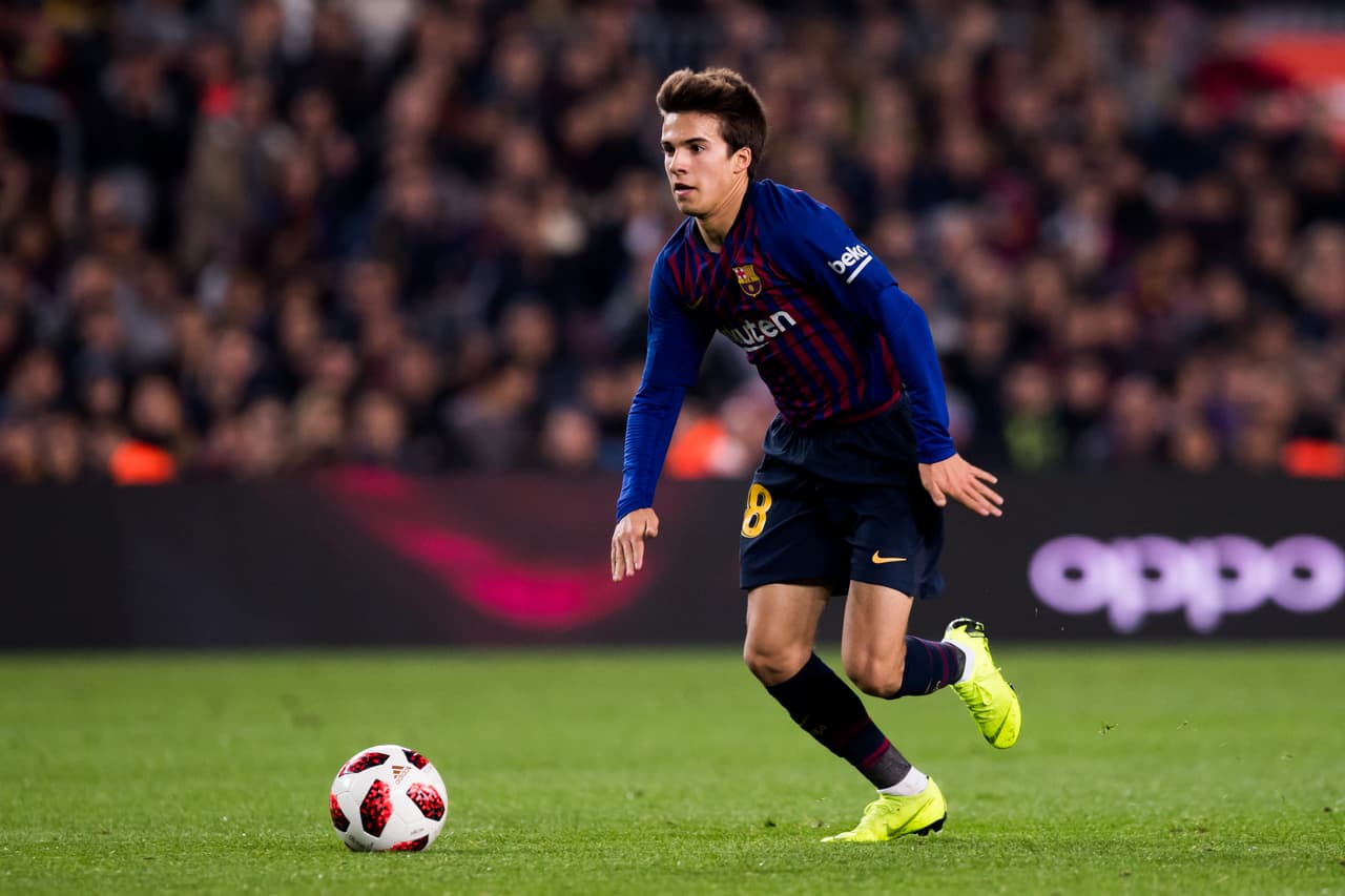 Una de las joyas de La Masía, Riqui Puig, dejaría el Barcelona para jugar con el Everton.