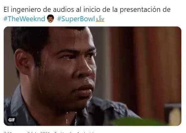 The Weeknd no se salva de los memes y las redes sociales se saturan con burlas hacia el artista canadiense.