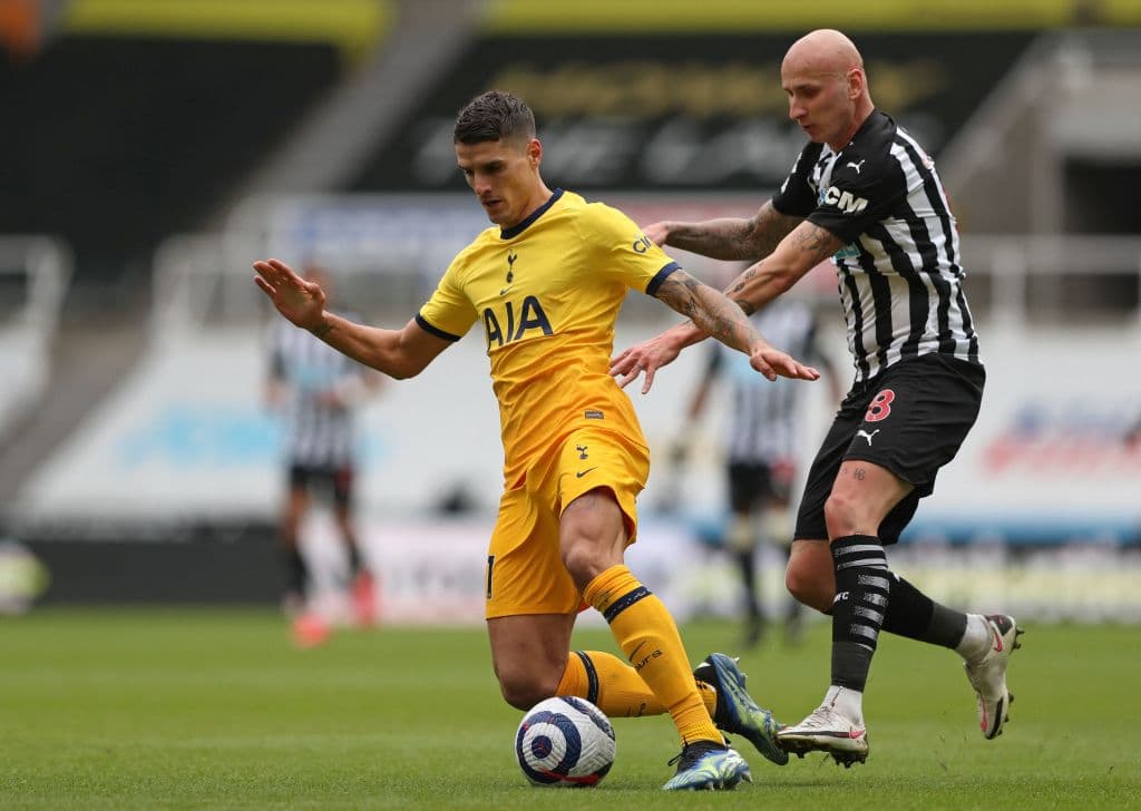 Tottenham y Newcastle reparten puntos durante la fecha 30 de la Premier League. Joelinton le daba la victoria a los 'Magpies', pero el doblete de Harry Kane ya ponía arriba a los 'Spurs' y casi al finalizar el partido, Joe Willock fue el encargado de igualar el marcador durante el encuentro.