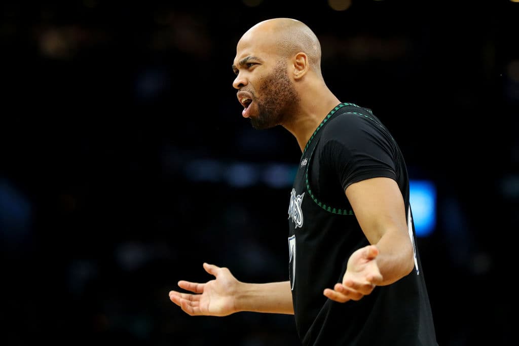 El veterano delantero 
<b>Taj Gibson</b> sale de los Minnesota Timberwolves para formar parte ahora de los 
<b>New York Knicks</b> para ligarse a este equipo por dos temporadas y 10 millones de dólares.