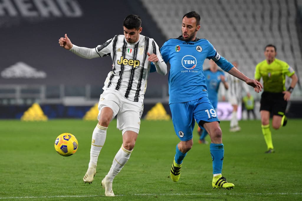 Inicia la Jornada 25 de la Serie A y la Juventus se impone al Spezia Calcio con un marcador de 3-0. Álvaro Morata abrió el marcador hasta la segunda parte del encuentro (62'), quien fue seguido por Federico Chiesa (71'). El tercer tanto cayó al minuto 89, y para cerrar con broche de oro, Cristiano Ronaldo empujó el balón con zurda para darle la victoria absoluta a la Vecchia Signora.