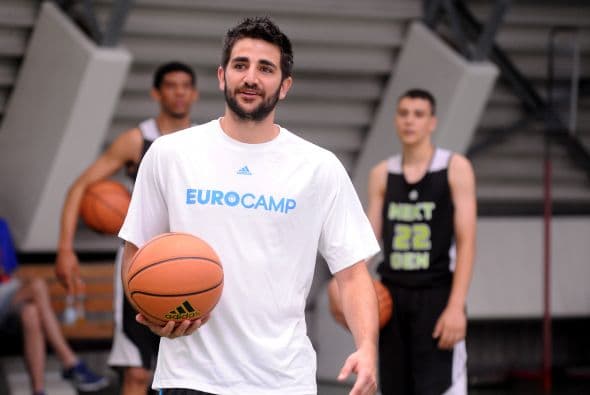Ricky Rubio no solo condujo bien el juego de España, sini que además estuvo vivo y fue el máximo robador de la primera fase con 17 balones recuperados, un promedio de 3.4 por partido.