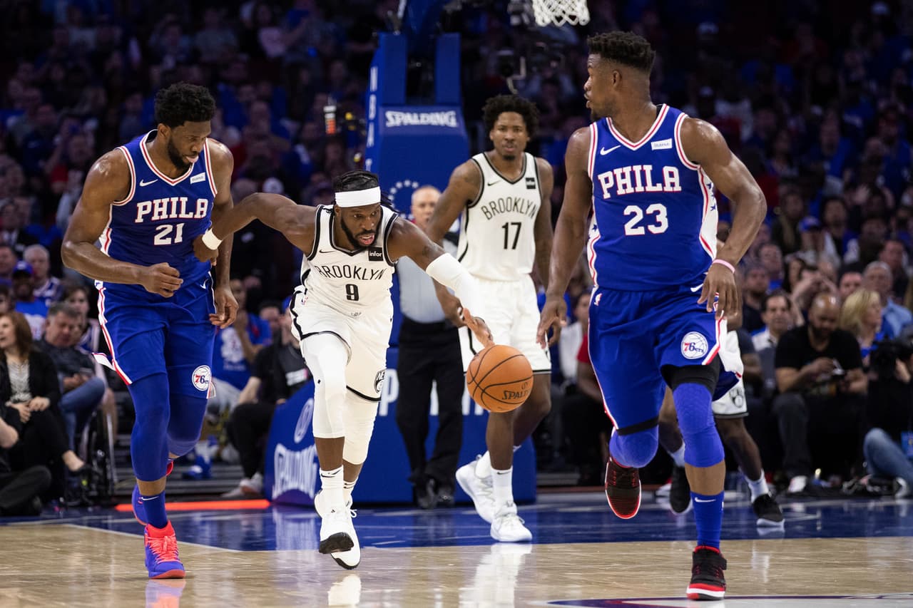 La batalla en los tableros estableció el tenor del partido. Mientras los Nets apenas recolectaron 32 rebotes, 12 de ellos ofensivos, los Sixers recuperaron 49, 15 en zona de ataque.